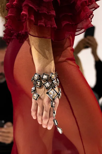 Look 64